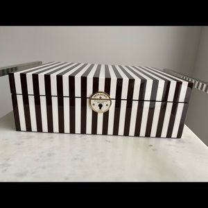 Henri Bendel Jewlery Box